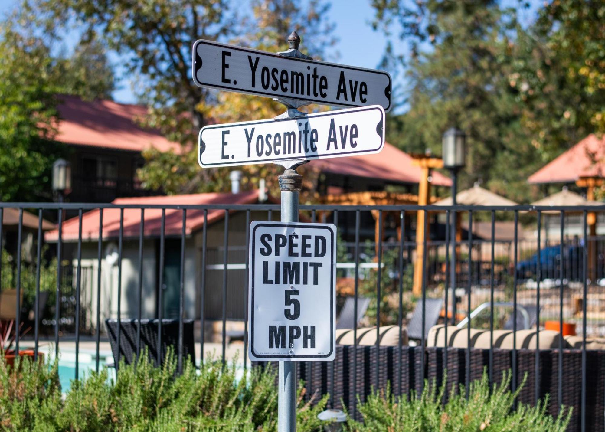 Yosemite Westgate Lodge Groveland Bagian luar foto